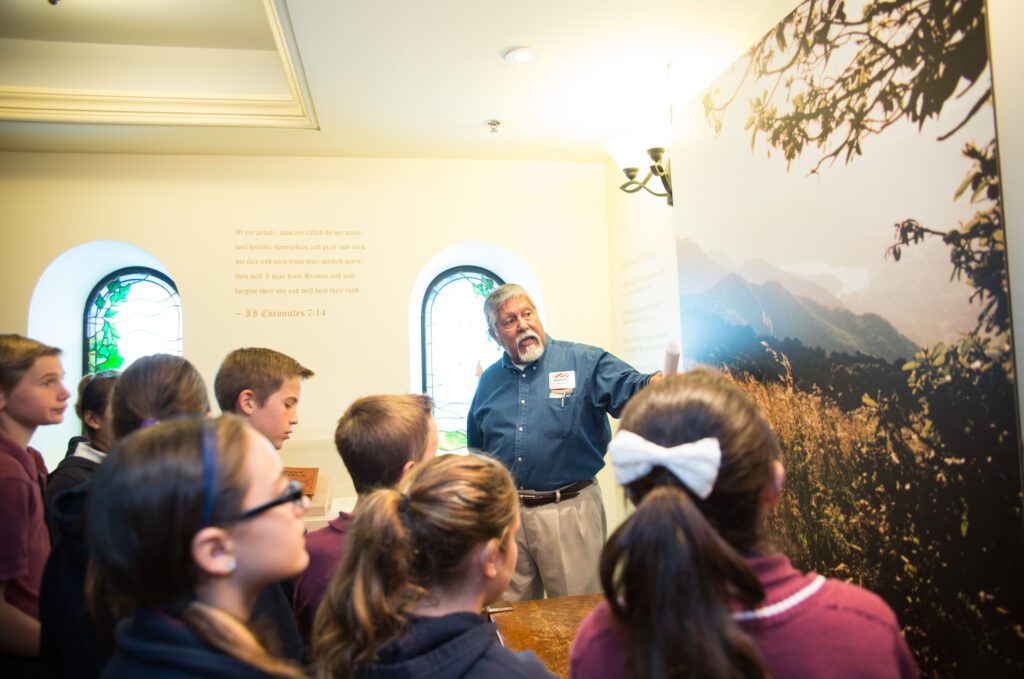 Docent Gil talks about the _Psalm 121 Overlook_ display in the Chapel at the Reagan Ranch Center